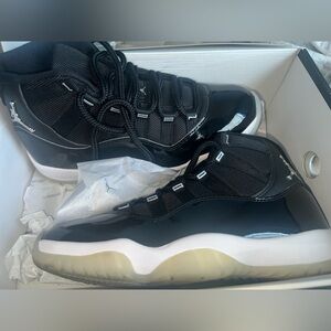 Jordan 11 retros jubilees size 8 wmns